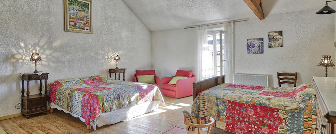 Beautiful Provencal rooms in sunny colors