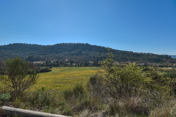 view of the hills and nature © Oustaou du Luberon