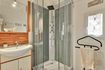 salle de bains, douche © Oustaou du Luberon